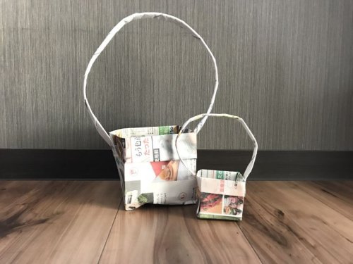 新聞バック