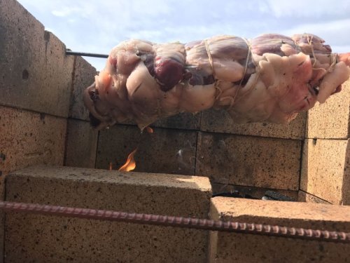 豪快！60キロのイノシシを焼く！